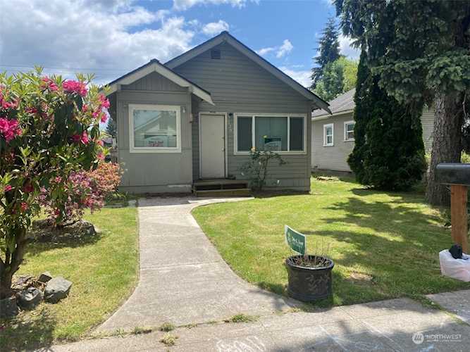 320 18th Ave Longview, WA 98632 MLS# 2074463 | PNWR.com Photo 1