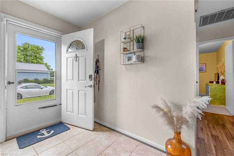 1041 Lord Dunmore Dr Virginia Beach, VA 23464 | MLS 10488725 Photo 1