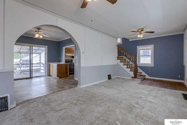 1215 N 10th St Beatrice, NE 68310