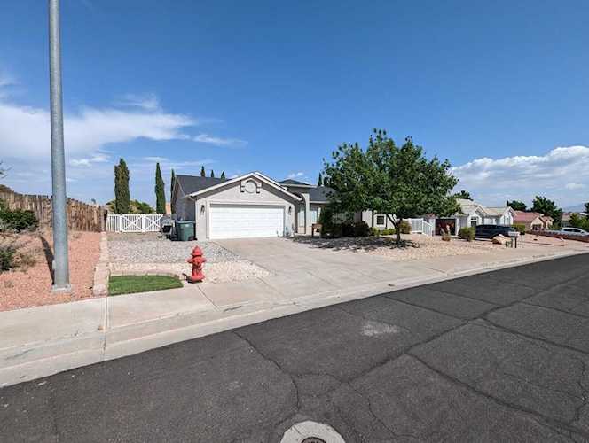 78 N 2000 E St George, UT 84790 home for sale, MLS#23-241799 - Erika Rogers Photo 1
