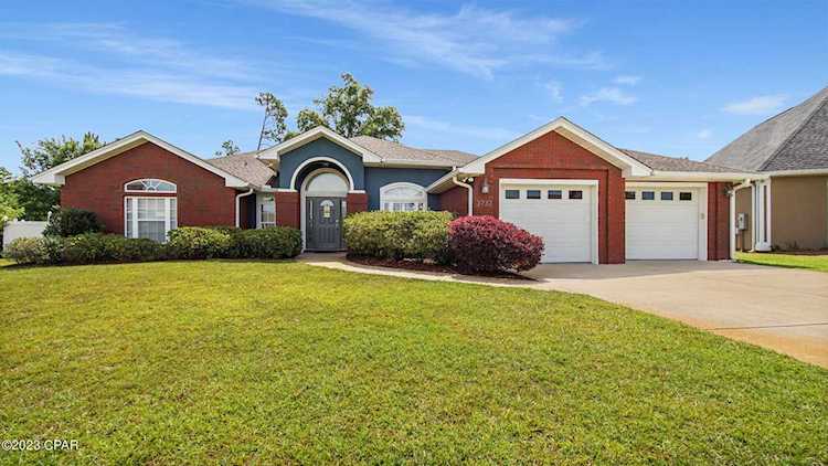 3732 Bay Tree Ct Lynn Haven FL 32444 742213 Hammocks Phase V home for sale Centrally located home in desirable Hammock's subdivision. Split bedroom floorplan with 3... Photo 1