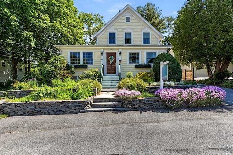61 Howard Avenue Lynnfield, MA 01940 | MLS 73119092 Photo 1