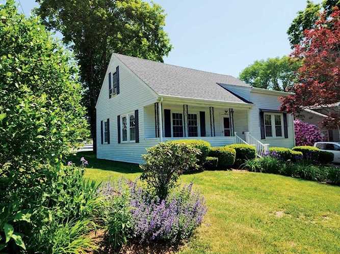 11 Linwood St Uxbridge, MA 01569 | MLS 73119100 Photo 1