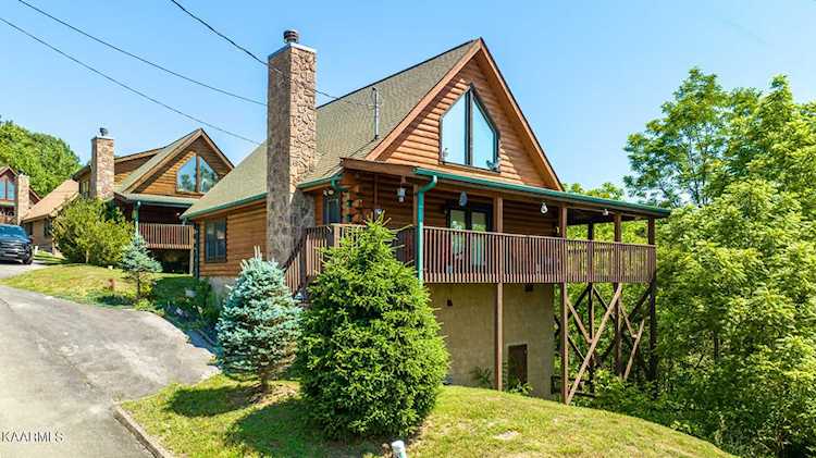 2227 Eagle Feather Dr Sevierville, TN 37876