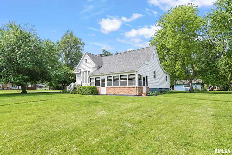 144 S Alkire St Greenview, IL 62642