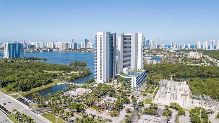 16385 Biscayne Blvd #904 North Miami Beach, FL 33160
