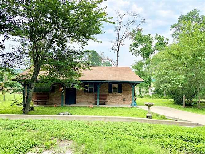 106 Hill Top Rd Huntsville, TX 77320