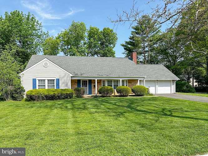 18 Buttonwood Dr Somerset, NJ 08873
