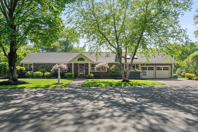 25 Fiske Rd Wenham, MA 01984 | MLS 73119331 Photo 1