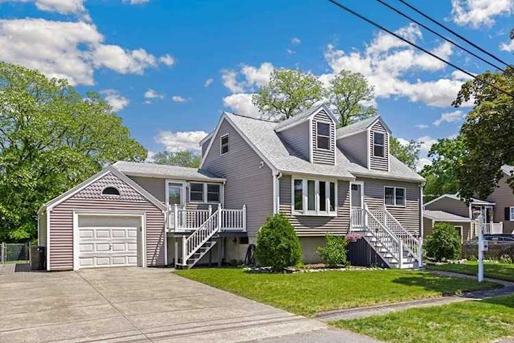 8 Krochmal Rd Peabody, MA 01960 | MLS 73119359 Photo 1