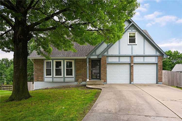 526 NE Summit Dr Blue Springs, MO 64014 | MLS 2435126 Photo 1
