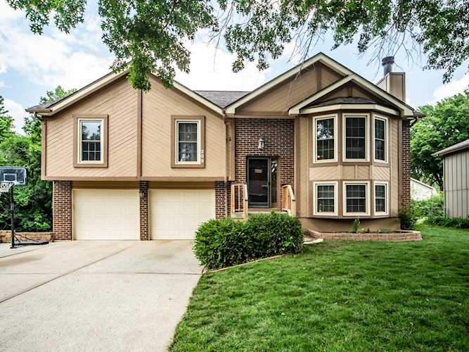 209 SE Winburn Trl Lee's Summit, MO 64063 | MLS 2438266 Photo 1