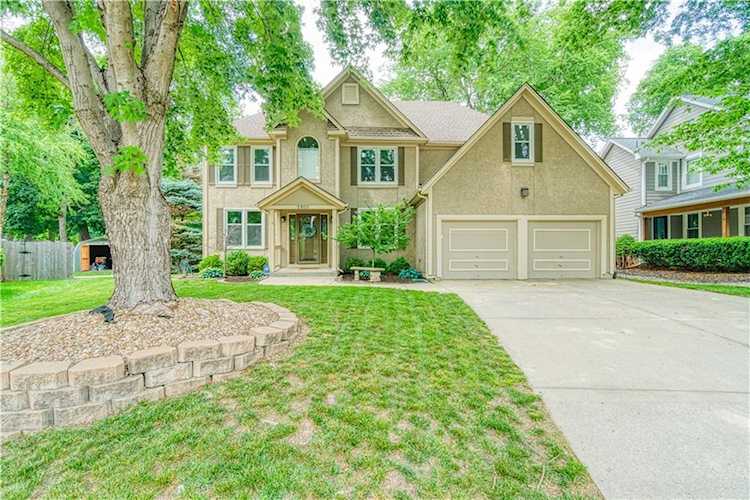 5800 Robinson Ln Overland Park, KS 66202 | MLS 2434431 Photo 1