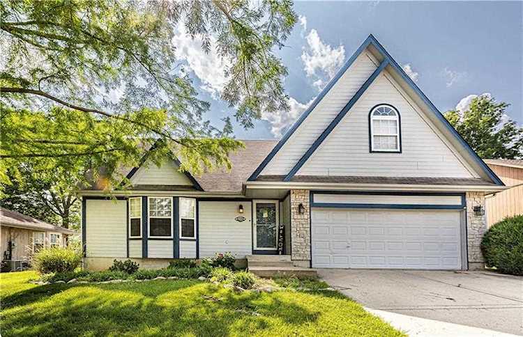 4609 SW 10th St Blue Springs, MO 64015 | MLS 2436286 Photo 1
