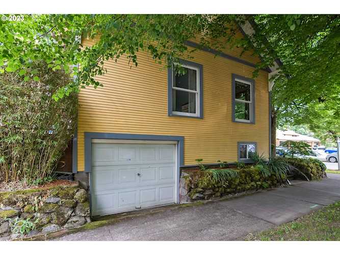 2903 NE Couch ST Portland, OR 97232