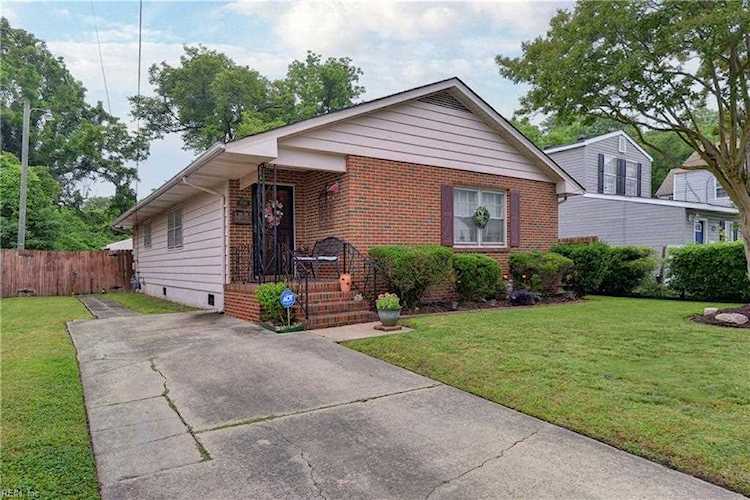 358 Lincoln St Hampton, VA 23669 | MLS 10489094 Photo 1