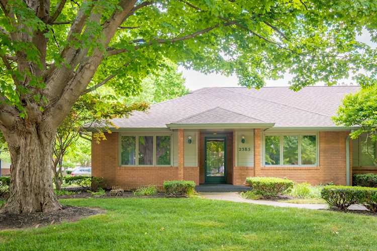 2385 Glenview Dr Columbus, IN 47203 | MLS 21923894 Photo 1