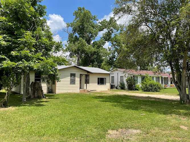 144 Hickory ST Luling, TX 78648