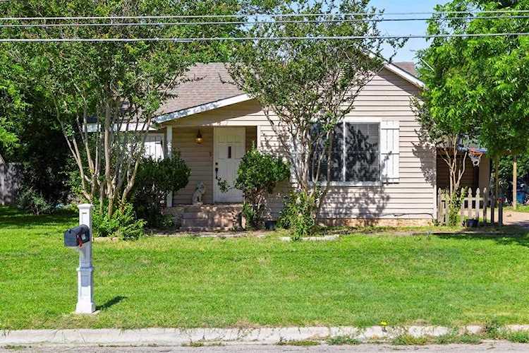 704 N Main ST Burnet, TX 78611
