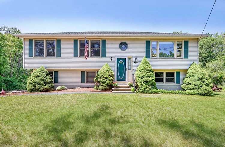 105 Woburn St. Wilmington, MA 01887 | MLS 73119434 Photo 1