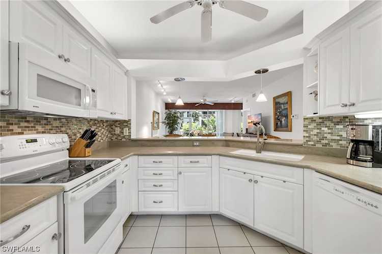 7108 Barrington Cir #2-102 Naples, FL 34108