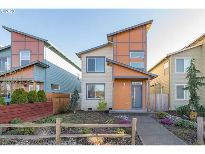 1506 E First ST Newberg, OR 97132