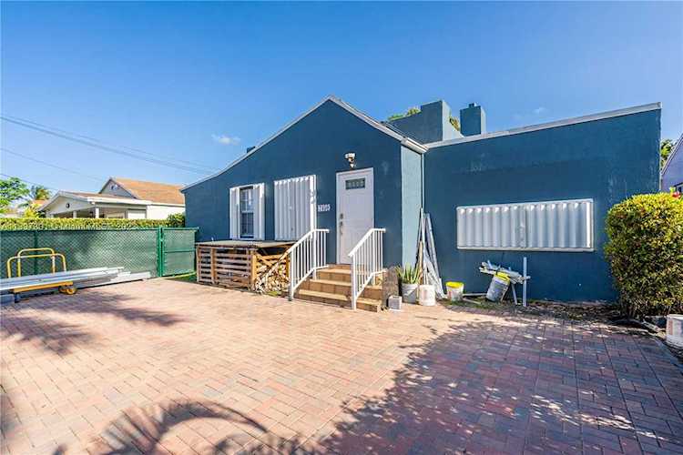 2350 SW 18th St Miami, FL 33145