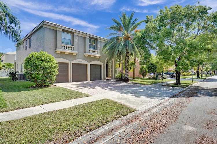 15863 SW 52nd St Miramar, FL 33027