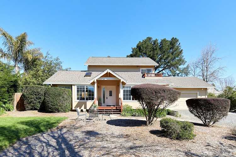 5610 Hessel Avenue Sebastopol, CA 95472
