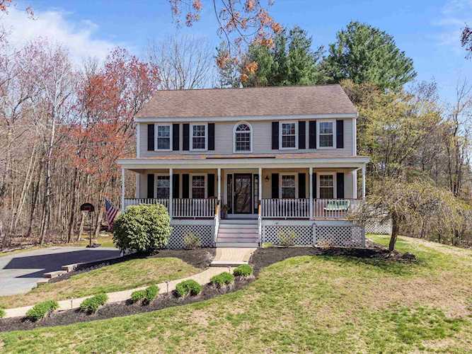 4 Meghan Circle Salem, NH 03079 | MLS 4950157 Photo 1