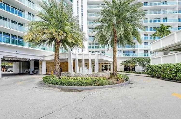 100 Bayview Dr #PH31 Sunny Isles Beach, FL 33160