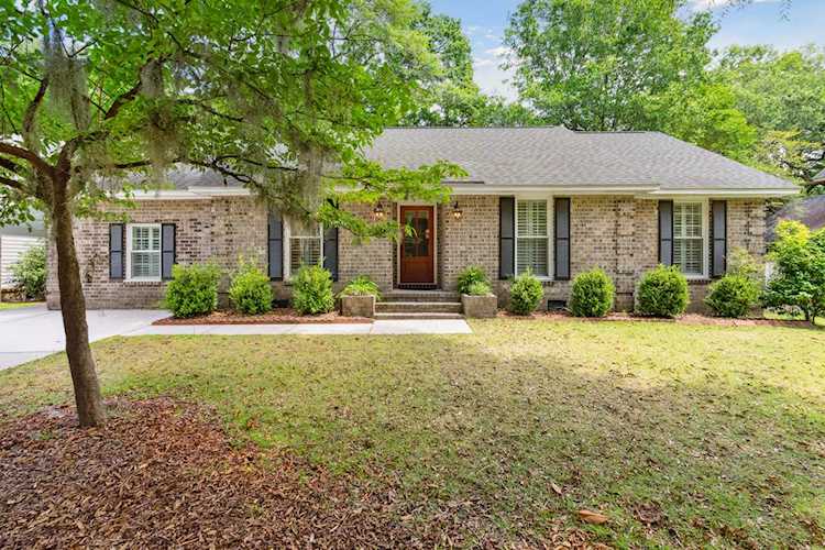 966 Sea Gull Drive Mount Pleasant, SC 29464 | MLS 23012447 Photo 1