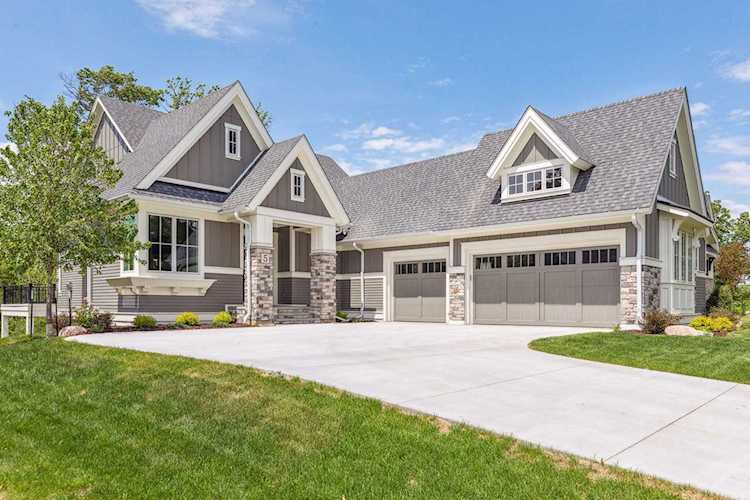 5 Pondview Trail North Oaks, MN 55127