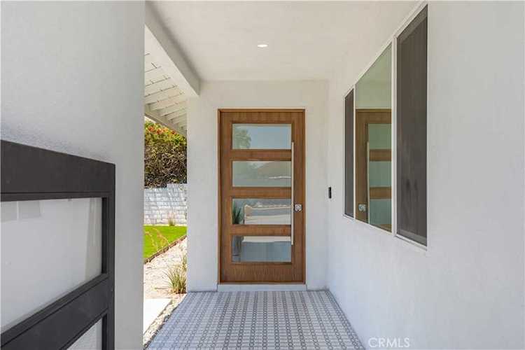 2890 E Via Escuela Palm Springs, CA 92262