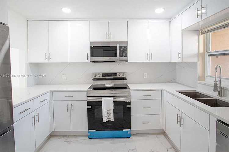 9441 Live Oak Pl #404 Davie, FL 33324
