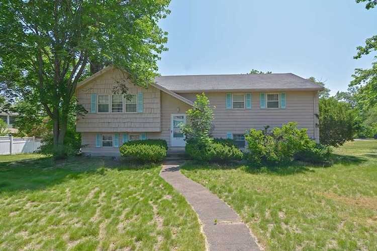 1 Huntington St Natick, MA 01760 | MLS 73119473 Photo 1