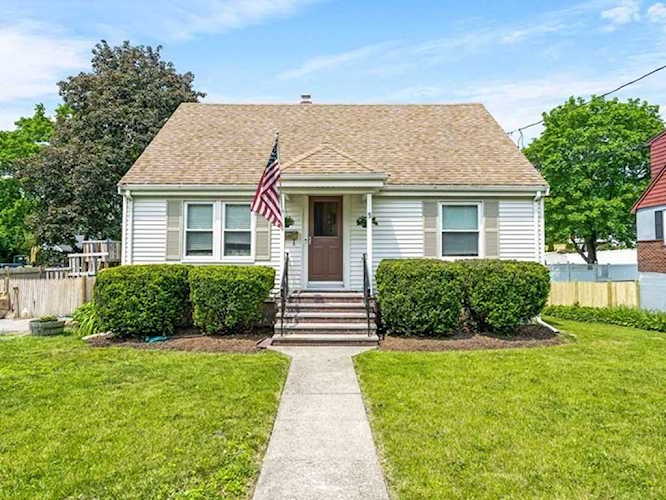 5 Giles Ave Beverly, MA 01915 | MLS 73117792 Photo 1