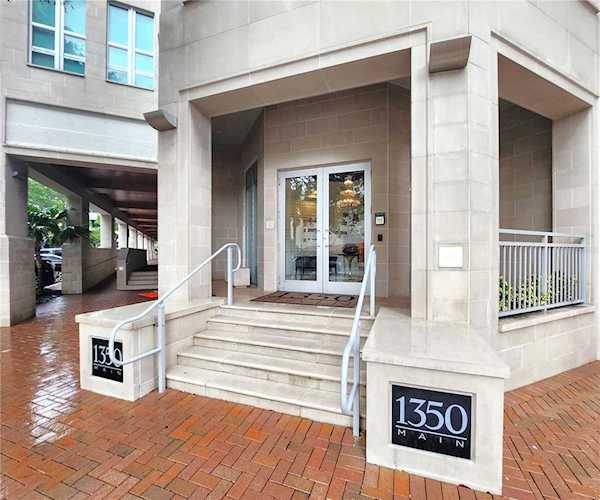 1350 Main St #1009 Sarasota, FL 34236