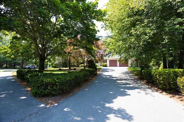 33 Ashwood Ave Wilmington, MA 01887 | MLS 73117043 Photo 1