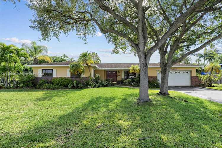 11822 SW 100th Ave Miami, FL 33176
