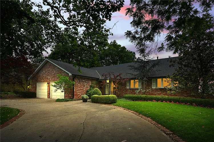 490 W 49 Terrace Kansas City, MO 64112