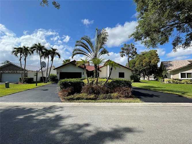 8813 NW 57th Ct Coral Springs, FL 33067