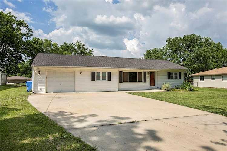 117 E 8th St Tonganoxie, KS 66086 | MLS 2438537 Photo 1