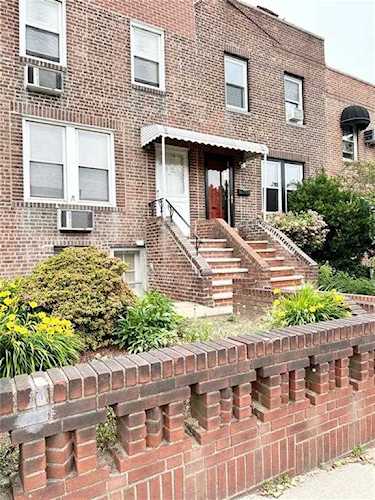 20-14 26th St Astoria, NY 11105