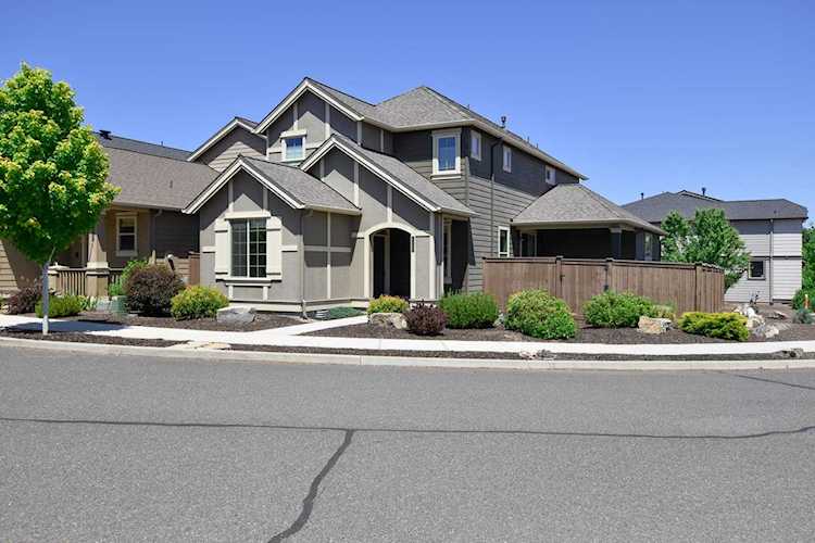 2845 SW Yew Park Ln Redmond, OR 97756 | MLS 220165341 Photo 1