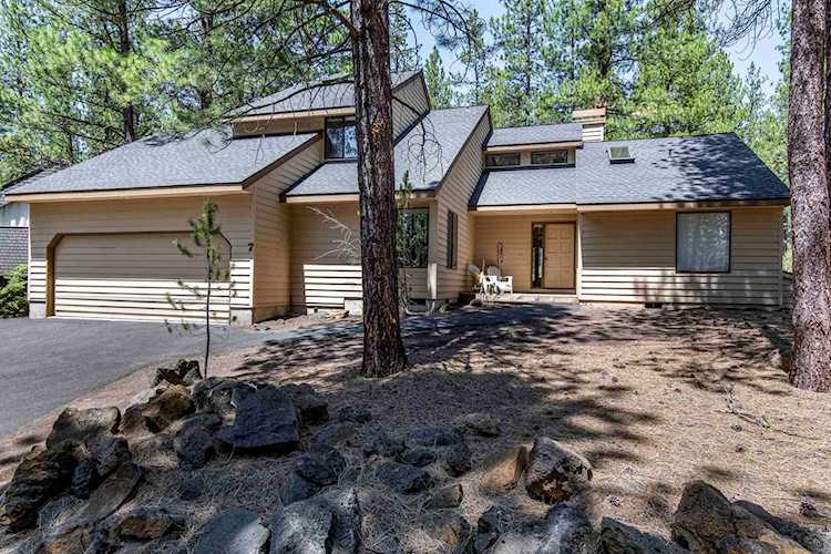 17844 Leisure Ln Sunriver, OR 97707 | MLS 220165344 Photo 1