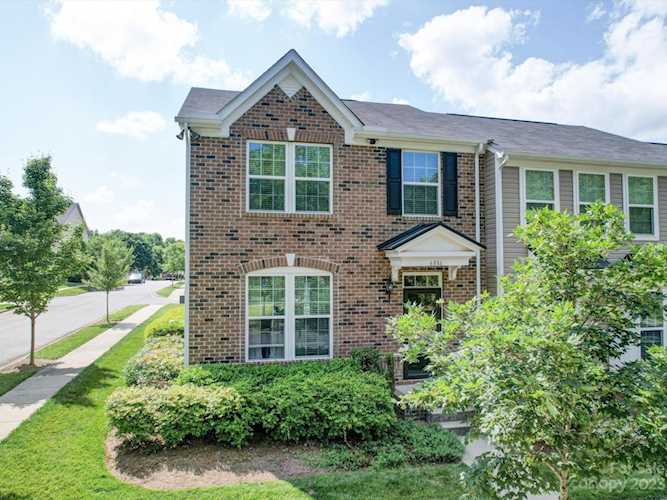 6886 Colonial Garden Dr Huntersville NC 28078 | MLS #4037277 | Hendrix Properties Photo 1