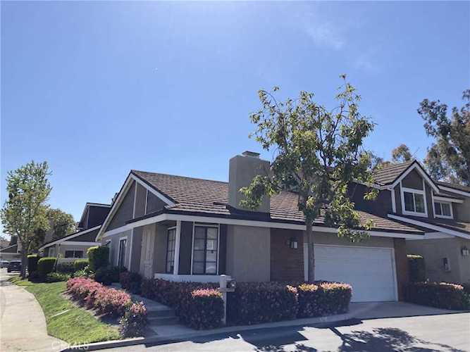 51 Weepingwood #104 Irvine, CA 92614 | MLS TR23076176 Photo 1