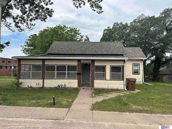 227 N 8th St Seward, NE 68434