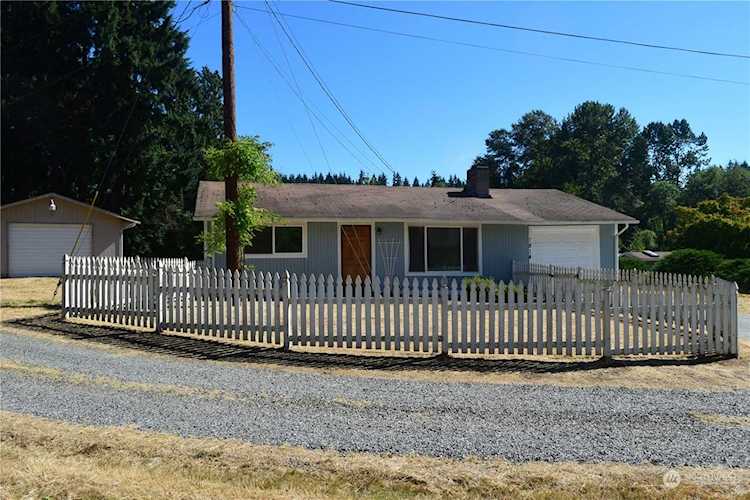 1814 Larch Way Lynnwood, WA 98036